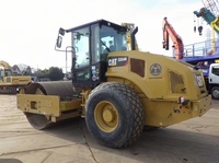 Compacteur vibrant à tambour unique CAT CS54B d'occasion, moteur diesel 98 kW, puissance 15 tonnes, capacité de dénivellement 35 %, rouleau pour travaux routiers