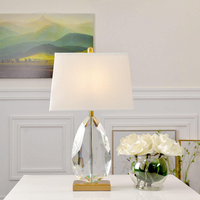Lampe de table moderne européenne à base en cristal avec capteur de commande, abat-jour en tissu, alimentation CA, design épuré