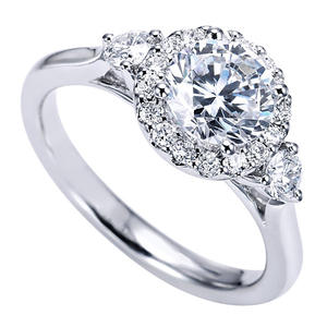 Anello di Diamanti Q117 per Donna, Classico Taglio Brillante Rotondo, Colore G Naturale, Diamanti Laterali in Oro Bianco - Product Image 3