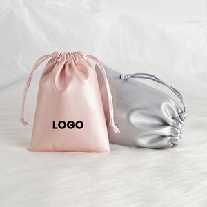 กระเป๋าเครื่องสำอางกันน้ำสำหรับการแต่งหน้าและน้ำหอมมีเชือกผูกหนัง PU โลโก้แบบนูนออกแบบได้ตามต้องการ - Product Image 5