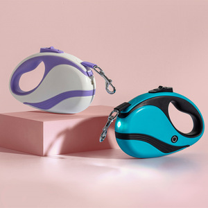 Correa retráctil para perros con luz LED de 5 metros de longitud para uso nocturno - Product Image 1