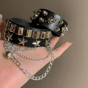 Sıcak Fırsat Moda Unisex Punk Çivili Deri Bileklik Yıldızlı ve Zincirli Gotik Rock Ayarlanabilir Sivri Uçlu Bileklikler - Product Image 6
