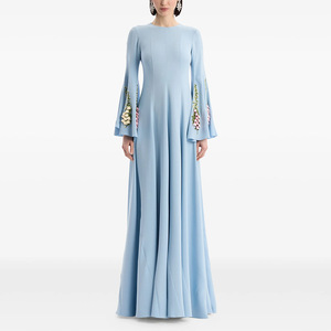 Vestido de Noche de la Colección Celebridades 2026, Disponible en Siete Colores, con Bordado Floral 3D, Mangas Acampanadas y Corte Maxi Largo - Product Image 1