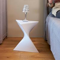 Tabouret en plastique torsadé en forme de Z, siège géométrique artistique, multicolore, table basse pour salon, entrée, bureau