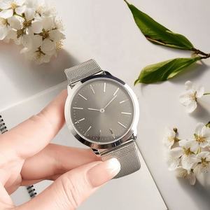 Reloj de Lujo para Hombre con Caja de Acero Inoxidable, Movimiento de Cuarzo, Esfera de 40 mm, Cristal, Resistente al Agua, Correa de Silicona, Diseño de Dibujos Animados - Product Image 3