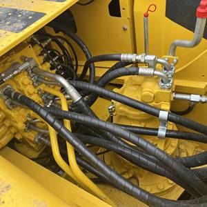 Excavadora Komatsu PC240-8 Usada de 24 Toneladas con Motor Komatsu SAA6D107E-1, Bomba Hidráulica, Caja de Cambios y Componentes Principales en Venta - Product Image 4