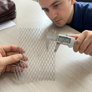 Lámina Metálica Perforada Galvanizada, Rollo de Malla con Orificios en Forma de Diamante, Cercas de Seguridad Industriales, Paneles de Pared para División de Espacios, IRAJ - Product Image 1