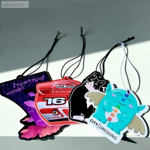 Ambientador de Papel para Coche con Logotipo Personalizado, Aroma Intenso, Energía Solar, Montaje en Rejilla de Ventilación, Fragancia Duradera, Diseño de Gato Estilo Dibujos Animados - Product Image 1