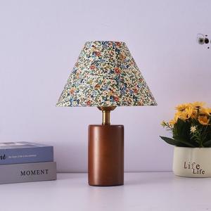 YDWUvx French Floral Print Table Lamp Retro Bedside Lamp for Unique Girly Style Warm Atmosphere Nordic Style for Master Bedroom - Product Image 2