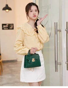 Bolso de Mano Simple, Edición Coreana, Retro, de Moda, Pequeño, de Cuero, Bonito, de Alta Calidad, para Mujer, con Patrón de Cocodrilo - Product Image 6