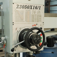 Perceuse à bras radial automatique à vitesse variable avec verrouillage hydraulique Z3050x16/1 pour perçage stable