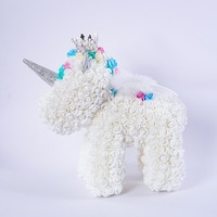 Vente chaude Qixi Festival Cadeau Éternelle Rose Savon Fleur Licorne Couronne Ailes Ours Forme Boîte Emballage-pour Licorne Amant De PE