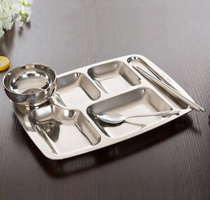 Vassoi Rettangolari in Acciaio Inox per Mensa Scolastica o Carceraria, con 3/4/5/6 Scomparti, per Pranzo e Pasti - Product Image 4