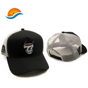 En una liga de sus propias gorras de camionero que se redefinen a través del arte de la sastrería y la atención al detalle - Product Image 6