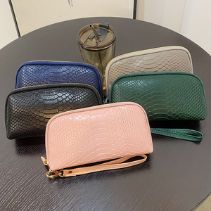 Bolso de mano de piel con estampado de cocodrilo para mercancía general, nuevo bolso para teléfono con cremallera larga 2025, venta al por mayor de piel auténtica del fabricante - Product Image 4