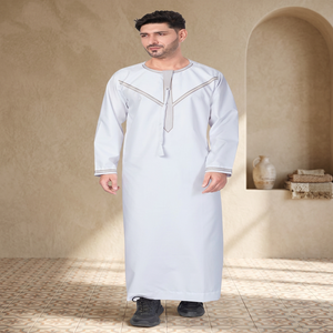 Qamis blanc pour homme, manches longues, longueur au sol, en polyester léger, brodé, tenue de prière modeste, pour l'Aïd, Moyen-Orient, adulte, coupe classique - Product Image 2
