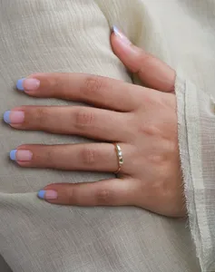 Anillo de Diamantes de Tres Piedras, Corte Brillante Redondo, Engaste de Garras, Gema Verde, Banda de Oro Amarillo, Colección de Anillos para Mujer - Product Image 6