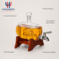 Distributeur de spiritueux en verre en forme de baril de 1000 ml personnalisé OEM avec support en bois – Cadeau créatif pour whisky, articles de bar pour la maison, le bar et le restaurant