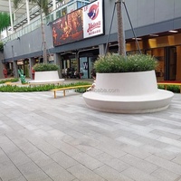 Grand banc-jardinière moderne en fibre de verre enduite de PE, durable et personnalisable, couleur sur mesure pour jardins publics, centres commerciaux et espaces extérieurs