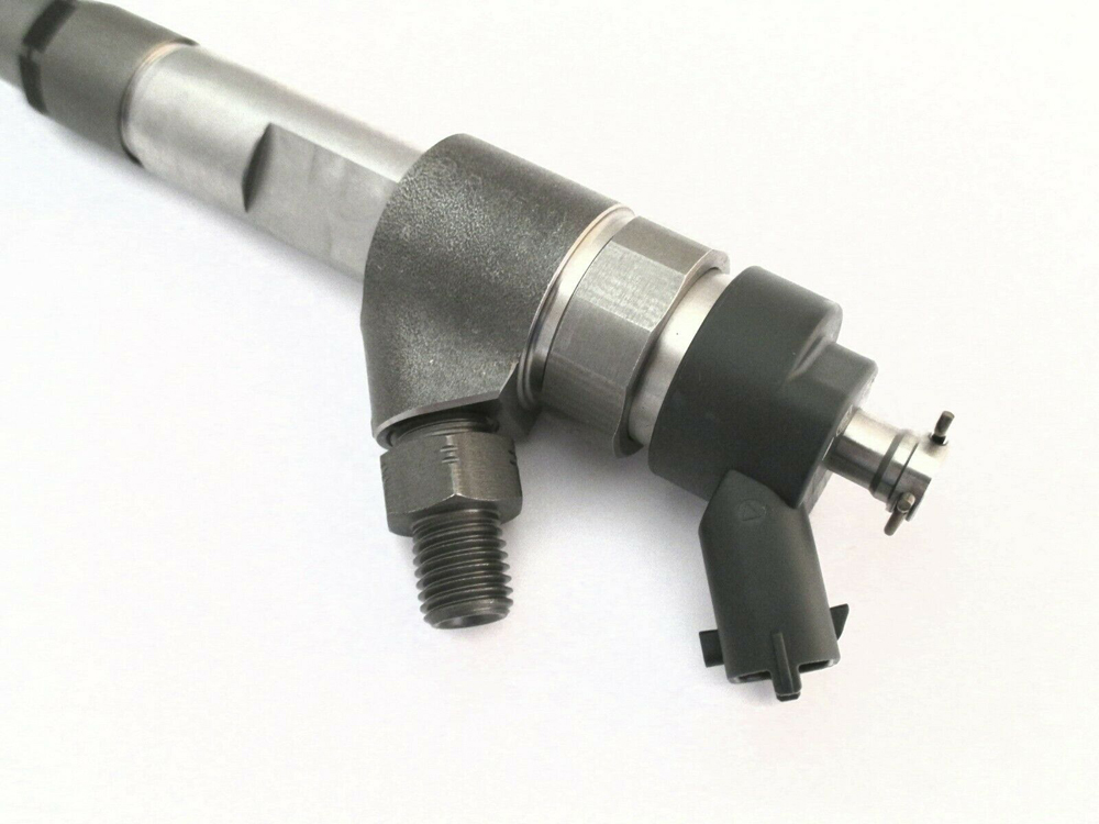 good price common rail assembly diesel fuel injector 0445120002  with nozzle DSLA136P804 injector 0 445 120 002 for Iveco