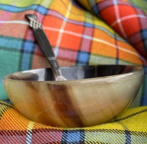 Cuenco de cuerno hecho a mano de alta calidad, diseño elegante, juego de tazas de cuchara ecológicas pulidas para uso diario, servir sopa, ensaladas, postres - Product Image 3