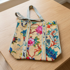 Sac fourre-tout matelassé en coton fait main, écologique, avec fermeture éclair, pour le shopping quotidien, les voyages et la plage, au design national vibrant et tendance - Product Image 3