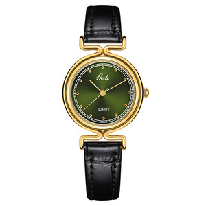 Reloj de pulsera retro para mujer con esfera verde, caja dorada, correa de cuero negra, resistente al agua, reloj de cuarzo para ir al trabajo. - Product Image 5