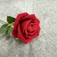 Meistverkaufte Künstliche Blume Einzelner Stiel Seidenrose Rote Rose für Hochzeitsdekoration Weihnachten Festliche Dekoration