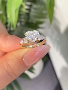 Anillo de Compromiso con Diamante de Laboratorio en Forma de Corazón de 2.00CT |   Solitario de Oro de 14K - Product Image 2