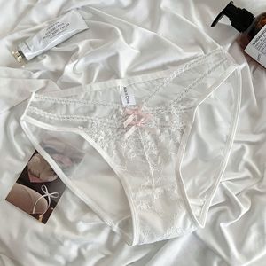 Braguitas de bikini de encaje transparente para mujer, de talle bajo, con tiras cruzadas y lazo decorativo, lencería sexy transpirable, venta al por mayor - Product Image 1