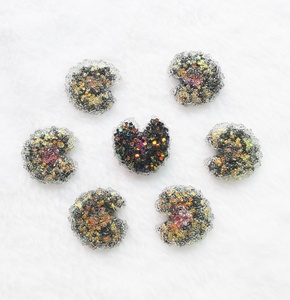 Perline in resina nere a forma di margherita da 20 mm con paillettes, da incollare su forcine e perline piatte da incollare su orecchini come decorazione - Articolo molto venduto - Product Image 6