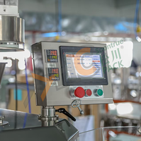 Machine de conditionnement entièrement automatique pour le collage et l'emballage de sacs en plastique avec doseur volumétrique pour orge, millet, avoine et quinoa