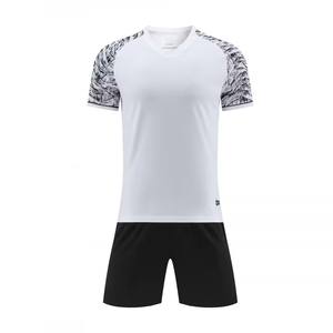Die neuen Unisex-Fußball uniformen für den Winter 2025 verfügen über schnell trocknende und atmungsaktive Funktionen. Anpassbare Fußballuniform-Sets - Product Image 3