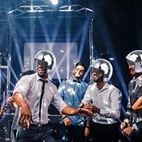 Casque Disco Ball Nouveau Modèle en Gros avec Visière Rétractable et Verre Miroir pour DJ, Soirées en Boîte de Nuit et Spectacles – Vente en Gros