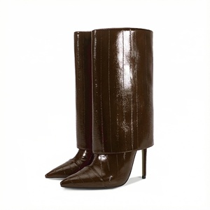 Bottines d'hiver à bout pointu et à <span class=keywords><strong>mollet</strong></span> <span class=keywords><strong>large</strong></span> pour femmes <span class=keywords><strong>Bottes</strong></span> de requin repliées en PU noir pour tenues élégantes - Product Image 5