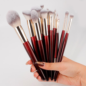 ชุดแปรงแต่งหน้าวีแกน 15 ชิ้น สีแดงเบอร์กันดี ด้ามไม้ สำหรับคอนซีลเลอร์ ตา ใบหน้า บรรจุภัณฑ์รักษ์โลก ชุดแปรงเครื่องสำอาง - Product Image 3
