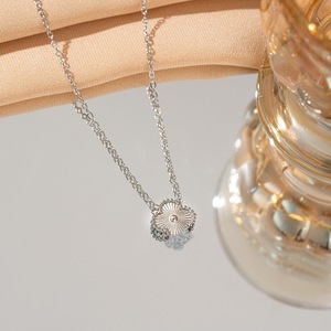 Collar de Trébol de Cuatro Hojas de la Suerte, Acero Inoxidable, Estilo Ligero y Lujoso, Collar Deportivo y Moderno para Mujer - Product Image 5