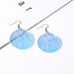 Boucles d'oreilles en acrylique double face style <span class=keywords><strong>laser</strong></span> 2 couleurs Anime JJK, artisanat en résine pour cosplay - Product Image 4