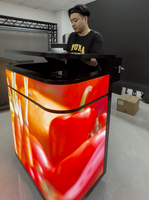 Écran LED portable P1.86 incurvé sur roulettes pour stand DJ, comptoir de bar, salon professionnel, discothèque, festival de musique, pub