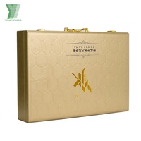 Yifeng fabrication de luxe en or personnalisé boîte-cadeau de valise en cuir pu boîte en bois pu avec logo d'estampage en or et surface de texture
