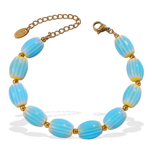 Pulsera de cuentas de cerámica azul degradado multicolor de Nepal, collar de mujer estilo bohemio para vacaciones en la playa, inspirado en la dopamina - Product Image 3