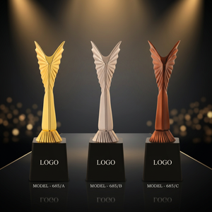 Trophée en métal moulé sous pression, magnifiquement conçu, avec gravure laser et impression UV, portable pour les vainqueurs et les performants - Product Image 1