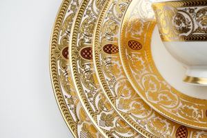 Set di Piatti di Lusso Dubai, Eleganti Piatti da Cena in Ceramica Dorata, Servizio di Porcellana - Product Image 3