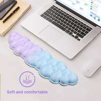 Tapis de souris ergonomique pour le gaming, motif nuage arc-en-ciel mignon, résistant à l'eau, avec repose-poignet, pour clavier, bureau et ordinateur