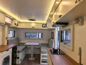 Moderna caravana <span class=keywords><strong>de</strong></span> viaje premium para 4 personas <span class=keywords><strong>con</strong></span> suspensión independiente, espacioso espacio <span class=keywords><strong>de</strong></span> vida y diseño ligero <span class=keywords><strong>de</strong></span> aluminio - Product Image 6