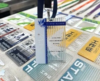 Badge d'identification personnalisé en acrylique, couleur translucide éclatante, badges nominatifs, cartes d'identité des employés, étiquettes suspendues.