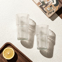 Gobelet de voyage moderne unisexe en verre avec couvercle et paille – Design portable pour les fêtes, rayures verticales