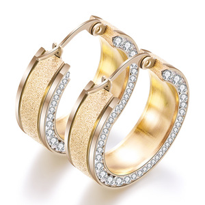 Boucles d'oreilles créoles 8 mm en acier inoxydable or rose avec strass sertis, bijoux cadeau - Product Image 1