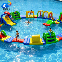 Parc aquatique gonflable modulaire coloré, jeu d'obstacles aquatiques portable pour le camping, la plage et les fêtes d'été