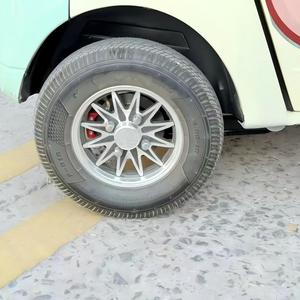 รถสามล้อโดยสารขนาดเล็กแบบปิด 48V/60V 800W 3 ล้อ ปรับแต่งได้ พร้อมประตู 2 บาน และเครื่องทำความร้อน สำหรับขาย - Product Image 1